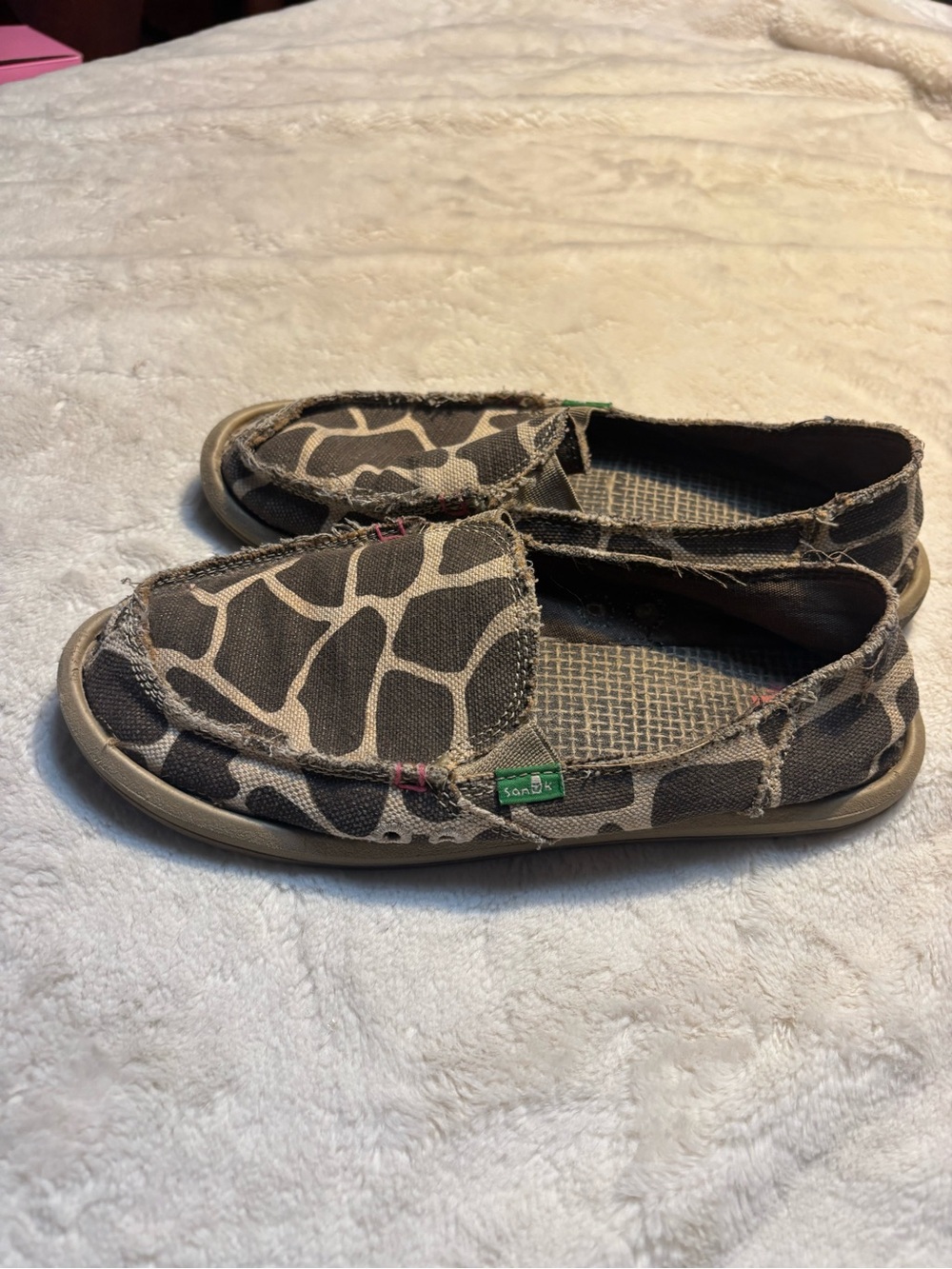 Sanuk Canvas Shoes Size 7 Slip-On Flats Brown Giraffe Animal Print Hemp Loafers - Picture 8 of 13